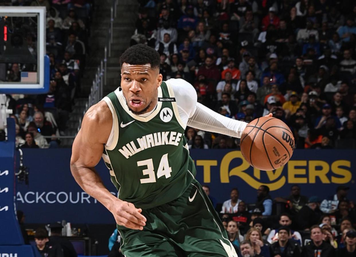 西亚卡姆新星险胜表现突出，雄鹿前途光明！-开云体育官网